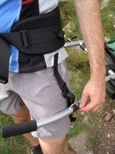 Couture d'arrêt sur toutes les sangles, sauf celles de la ceinture ! Bizarre ! Couture d'arrêt sur toutes les sangles, sauf celles de la ceinture ! Bizarre !