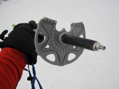 Rondelle asymétrique bien pour le raide et suffisament de surface pour porter en neige tendre