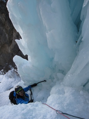 Utilisé sur une sortie cascade de glace, une activité où le casque sert souvent...