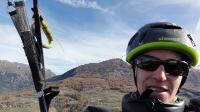 Pas homologué parapente mais toujours mieux qu'un casque d'alpi classique Pas homologué parapente mais toujours mieux qu'un casque d'alpi classique