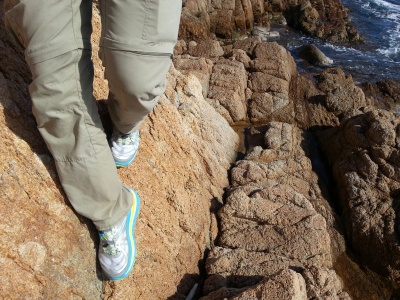 Test en terrain varié (ici du granite), les Hoka (semelle et chaussure complète) peu rigides car conçues pour le trail et pas pour l'escalade !