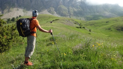 Randonnée + vol en parapente en montagne : je porte les Newport H2 avec des chaussettes