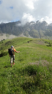 Sandales outdoor Keen en randonnée + vol en parapente en montagne