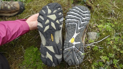 Semelles : Keen à gauche, Vibram sur la Merrell à droite