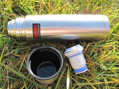 Thermos Compact Beverage Bottle avec son bouchon auto et son gobelet