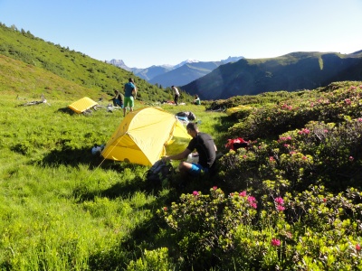 Le matelas Nemo Astro Air Lite sèche le matin au bivouac (Haute Savoie)