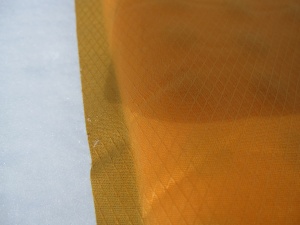 Matelas de sol Vaude mummy short, face du dessus gros plan bordure
