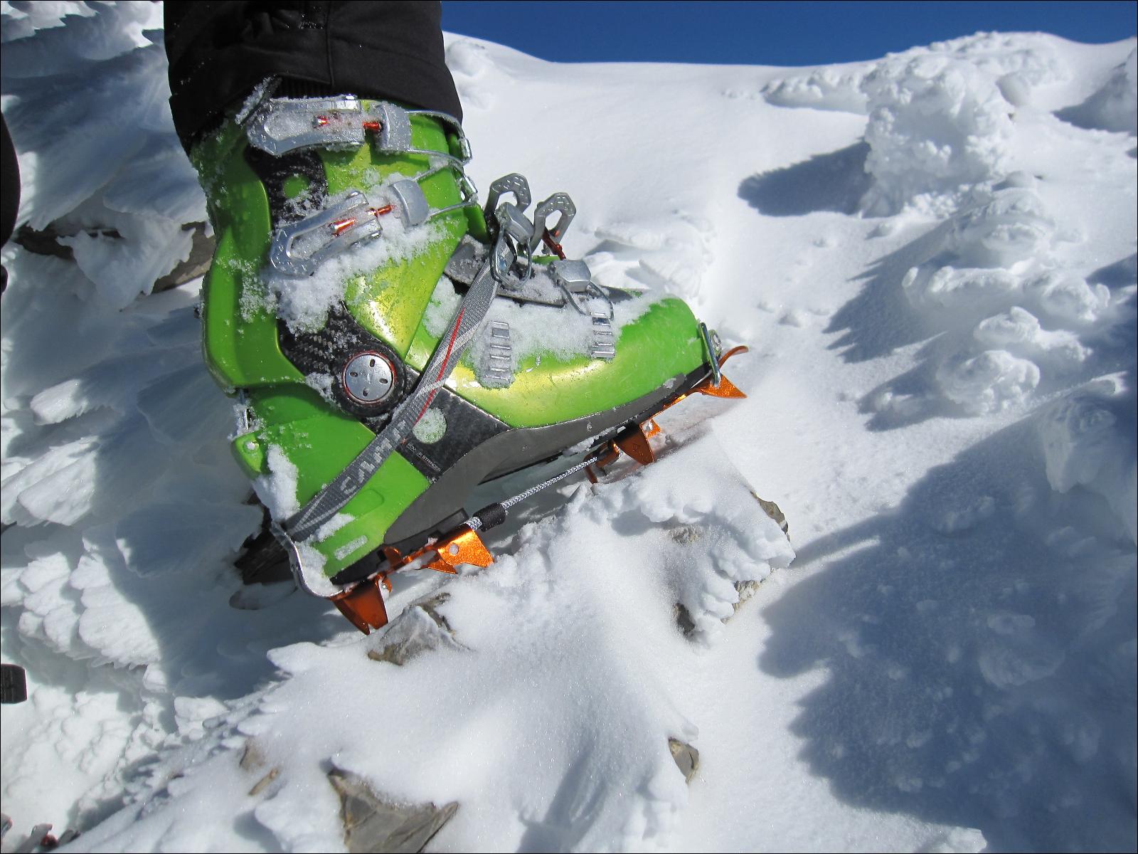 Randonnée hivernale : bottes, raquettes ou crampons?