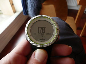 La montre donne le cap en degrés et lettres (n, ne, s, ...) suunto core boussole