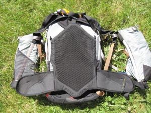 Sac à dos Aarn Featherlite Freedom 50+12, sur les côtés : les 2 poches avant Sac à dos Aarn Featherlite Freedom 50+12, sur les côtés : les 2 poches avant