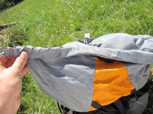 Sac fermé vu de dessus : le système de fermeture par roulage (étanche) Sac fermé vu de dessus : le système de fermeture par roulage (étanche)