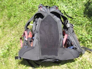 Le mesh spécial du dos, et sur le côté, les 2 Balance pockets Le mesh spécial du dos, et sur le côté, les 2 Balance pockets