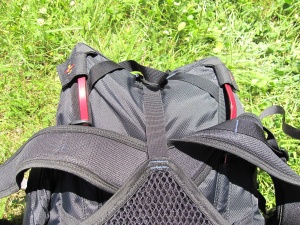 Le haut du sac : mesh spécial du dos, et haut des bretelles (un peu trop souples) Le haut du sac : mesh spécial du dos, et haut des bretelles (un peu trop souples)