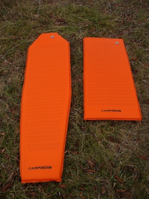 Tapis de sol autogonflant Light Mat Mummy (à gauche) et Light Mat 2/3 de Camp