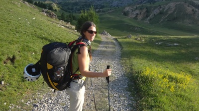 Sac avec parapente sellette et de quoi bivouaquer