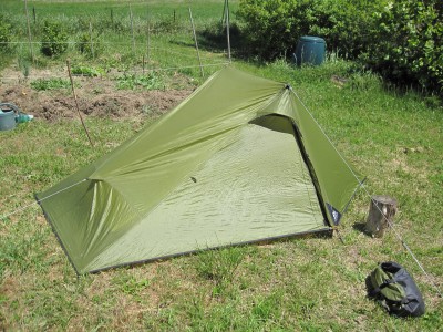 La tente montée sur un terrain plus propice