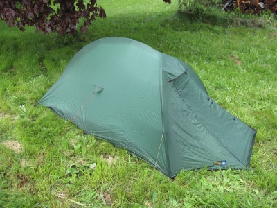 Après plusieurs jours de grosse pluie et de vent : et la tente se tient toujours bien