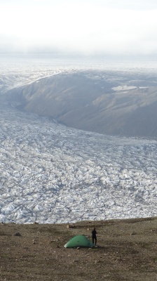 Aux abords de Skaftafell, langue glaciaire du Vatnajokull en fond