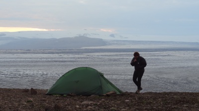 Aux abords de Skaftafell, langue glaciaire du Vatnajokull en fond