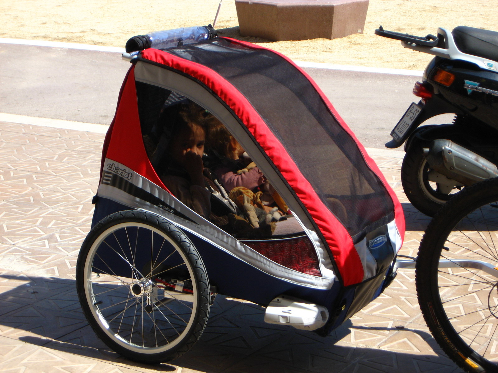 Remorque vélo enfant : le Chariot Corsaire