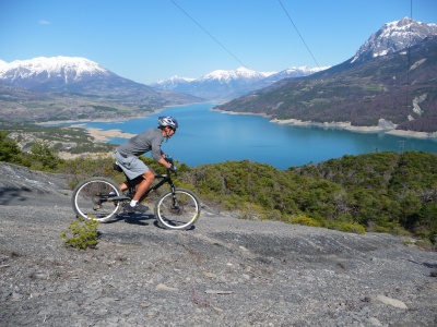 La neige a fondu en bas, ski de rando le matin, VTT l'après midi, une belle journée d'avril bien remplie dans les Hautes-Alpes :-)