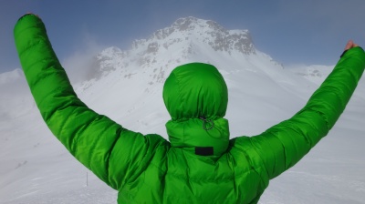 Capuche ample, bien isolante et réglable