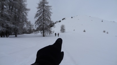 Le sage montre les randonneurs, nous on regarde le gant ;-)