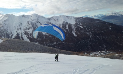 Test en vol : par-dessus un collant, on apprécié l'effet coupe-vent du stretch neo pants