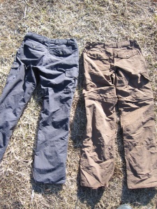 Pantalons Fjällräven MT Trousers Karla (gauche) et Karl zip off (convertible)