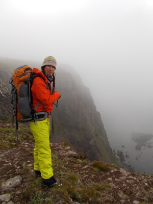 Ciel bâché et froid, je porte le Speed trail toute la journée. Ici près du cap Horn, un des caps les plus au nord de l'Islande, région du Hornstrandir.