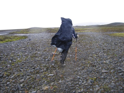 Les Poncho Camp en Islande, le Cagoule Front Zip a explosé avec le vent