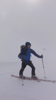 Grand confort, même dans le blizzard. La capuche protège bien l'ensemble de la tête.