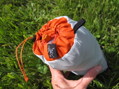 Compacte rangée dans son sachet de portage