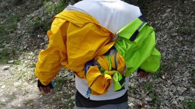 Lors des tests pour Carnets d'Aventures n°40, mesure de l'humidité et la température, une veste par bras