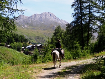 En quittant Molines-en-Queyras vers le col Agnel