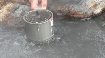Comment faire bouillir de l'eau sans utiliser de réchaud : utiliser une résurgence d'eau en ébullition