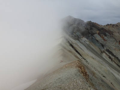 Les grandes pentes de Rhyolite vers la Kjos