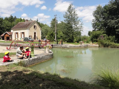 Le Canal de Bourgogne Sud à vélo en famille