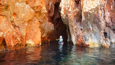 Du rocher aux couleurs magnifiques par endroits