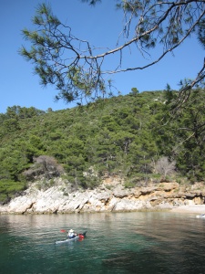 Petite crique paisible sur l'île de Hvar aux abords de Stari Grad