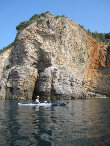 Falaises à l'approche de Budva