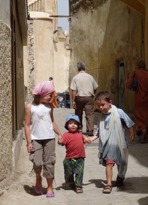 Fraternité dans les rues marocaines