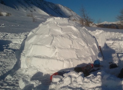 Un week-end de test matériel pour Carnets d'Aventures : construction d'igloos Un week-end de test matériel pour Carnets d'Aventures : construction d'igloos