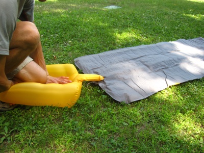 Gonflage du matelas : expulsion de l'air du Schnozzel Pumpbag  (non fourni)