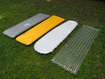 De gauche à droite : DownMat UL 7, SynMat UL 7, NeoAir XTherm, Clearview De gauche à droite : DownMat UL 7, SynMat UL 7, NeoAir XTherm, Clearview