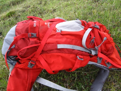 Compression maximale du sac peu chargé grâce aux boucles du côté