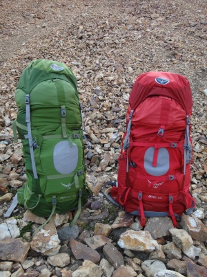 Les sacs Osprey Ariel 65 et Aether 70 chargés à bloc