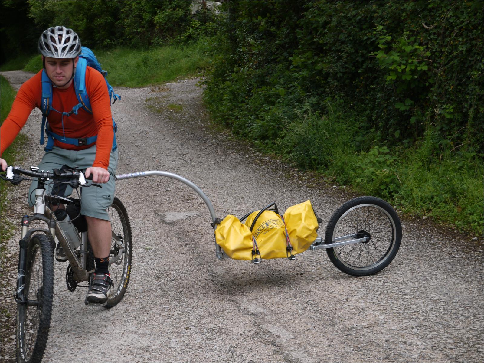 Remorque de vélo mono roue sur tige de selle avec sac étanche