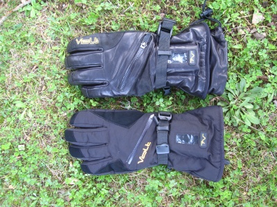 Les gant chauffants Volt Alpine 7v (en bas) et Titan (en haut)