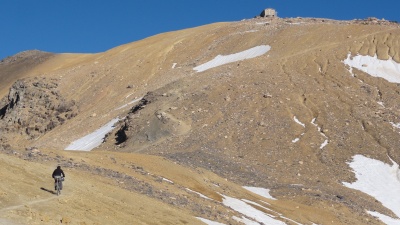 Les derniers mètres sous le sommet et sa chapelle